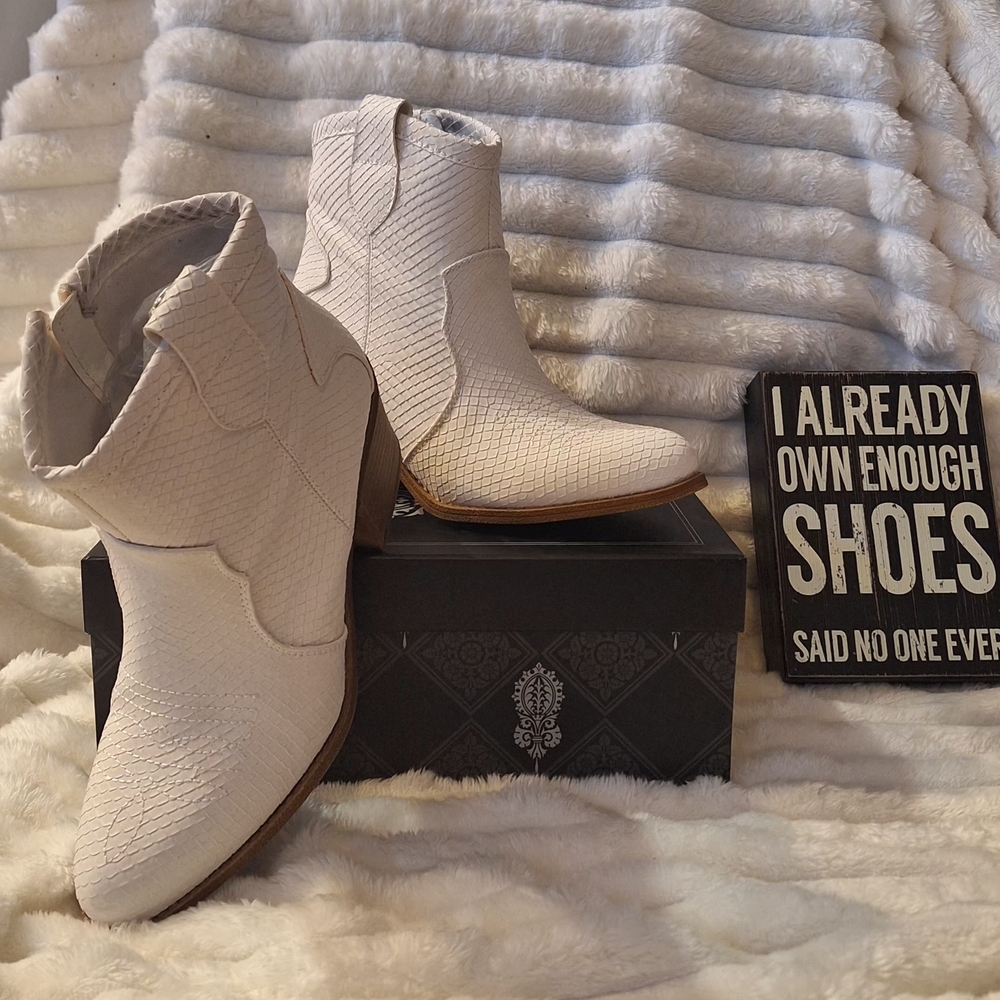 Dirty Laundry White Textured Ankle Boots